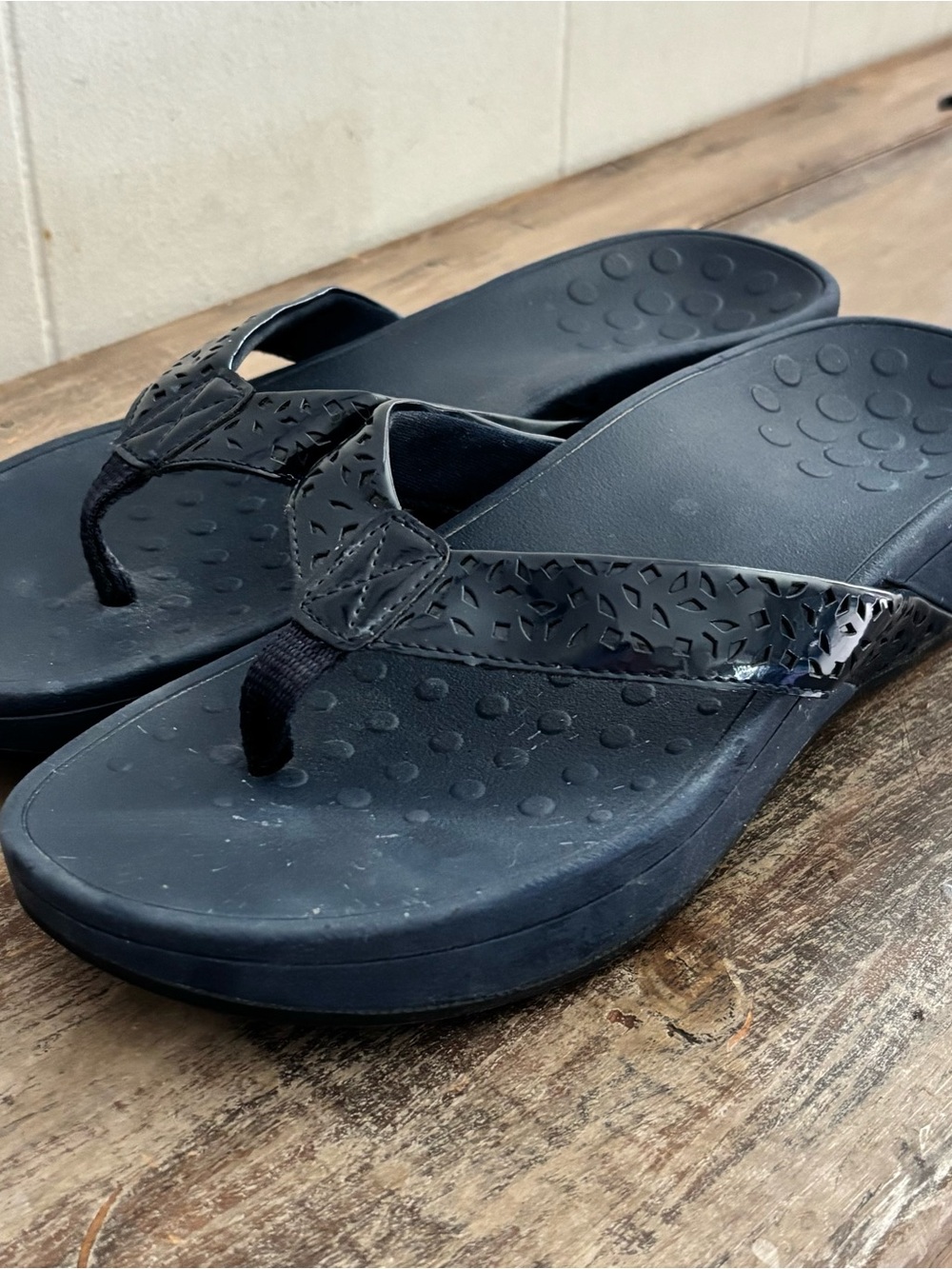 Vionic Zuma Flip Flop Sandals
Navy
Size 8